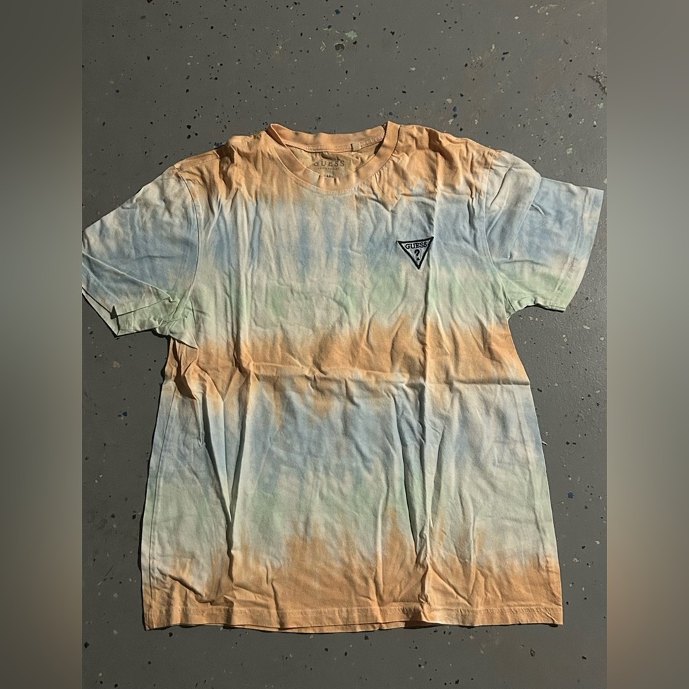 multicolored tye dyed guess shirt